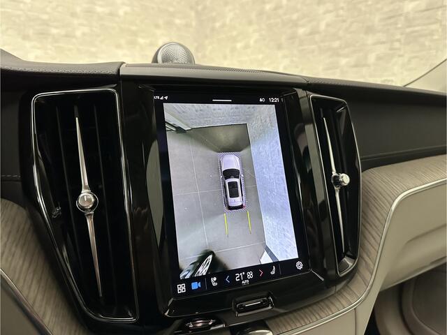Volvo XC60 350PK Ultimate Bright | Bowers & Wilkins | Luchtvering | Panorama | Massage | ACC | 360 Camera | T6 | Stoelventilatie | Head-Up | Keyless-Entry | Orrefors Glaspook | Pilot-Assist | Stoelverwarming V+A | Stand-Kachel | Memory | Stuurverwarming | Dodehoek |