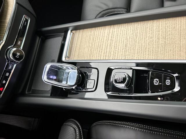 Volvo XC60 Ultra Bright Recharge Plug-In Hybrid AWD | Panorama dak | Bowers