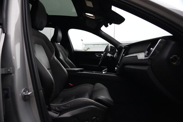 Volvo XC60 2.0 T6 Plug-in hybrid AWD Plus Dark 350pk Panoramadak/Stoelverwarming/360Camera