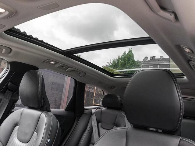 Volvo XC60 2.0 T8 Plug-in hybrid AWD ULTRA Dark (335kW/455PK) FULL OPTION (PANO / TREKH) ** 1e EIG - Ex VOLVO ** INFORMEER OOK NAAR ONZE AANTREKKELIJKE FINANCIAL-LEASE TARIEVEN **