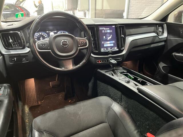 Volvo XC60 D4 Momentum | Panoramadak | Head-Up | Stoelverwarming | Camera | Apple Carplay
