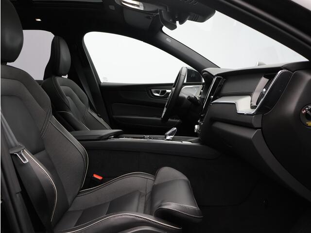 Volvo XC60 T8 AWD Plug-in hybrid AWD Ultra Black Edition / Luchtvering / Trekhaak / B&W audio / 360 camera / Privacy glass