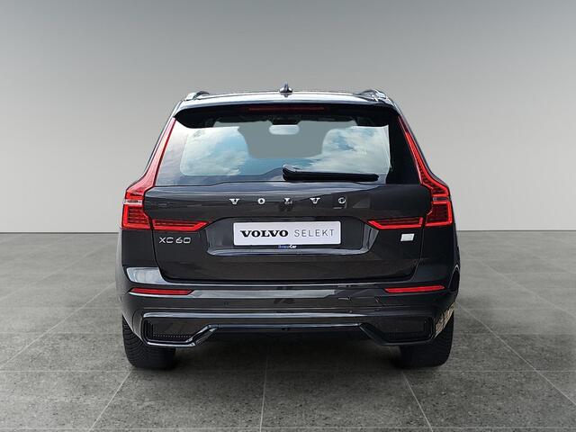 Volvo XC60 2.0 T6 Plug-in hybrid AWD Plus Dark | Trekhaak | 360 graden camera | Stoelverwarming | Panoramadak |