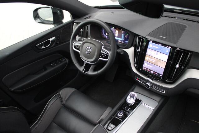 Volvo XC60 2.0 T6 Plug-in hybrid AWD Plus Dark - ACC - 360 Camera - Pano - H&K - Stoel/Stuurverwarming - Memory - BLIS - Keyless - Rijklaar