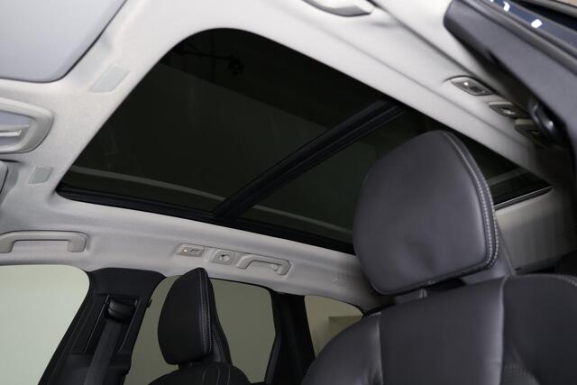 Volvo XC60 T8 Recharge AWD Ultra Dark - Panorama/schuifdak - IntelliSafe Assist & Surround - 360º Camera - Bowers & Wilkins audio - Adaptieve LED koplampen - Verwarmde voorstoelen, stuur & achterbank - Parkeersensoren voor & achter - Elektr. bedienb. voorstoelen met