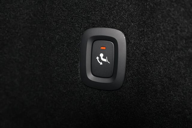 Volvo XC60 T6 Recharge AWD Plus Black Edition - Panorama/schuifdak - IntelliSafe Assist & Surround - 360º Camera - Harman/Kardon audio - Adaptieve LED koplampen - Verwarmde voorstoelen, stuur & achterbank - Parkeersensoren voor & achter - Elektr. bedienb. voorstoele