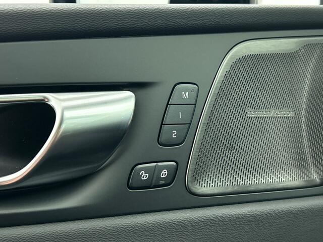 Volvo XC60 T6 Plus Dark Recharge | Head-Up | Panoramadak | Getint glas