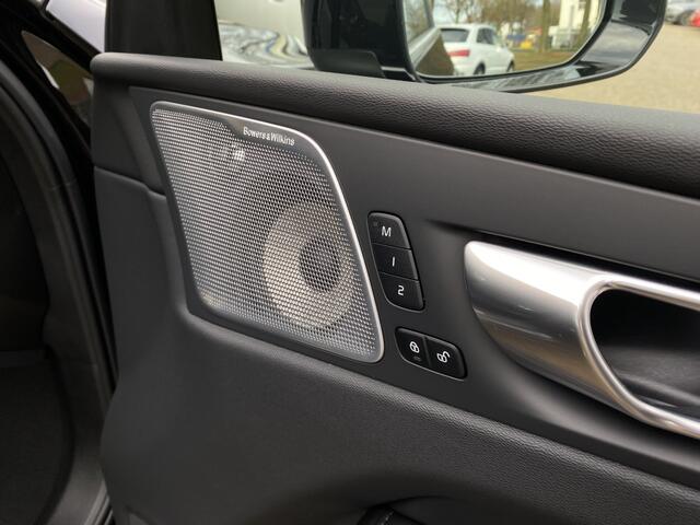 Volvo XC60 B5 Ultimate Bright | Luchtvering | Bowers&Wilkins | Trekhaak