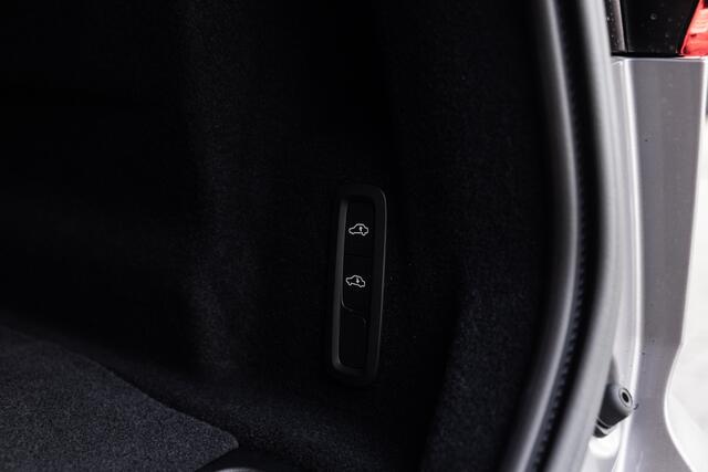 Volvo XC60 T8 Ultra Dark AWD | Facelift | Massage | B&W | Luchtvering | Tre