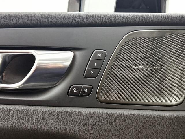 Volvo XC60 T6 AWD Ultra Dark | Luchtvering | Trekhaak