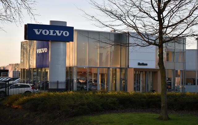 Volvo XC60 T6 350PK Automaat Plug-in hybrid AWD Plus Dark Elektrisch bedienbare voorstoelen met geheugen/ Stoelverwarming/ Stuurverwarming/ Harman Kardon audio/ 360 Camera/ BLIS