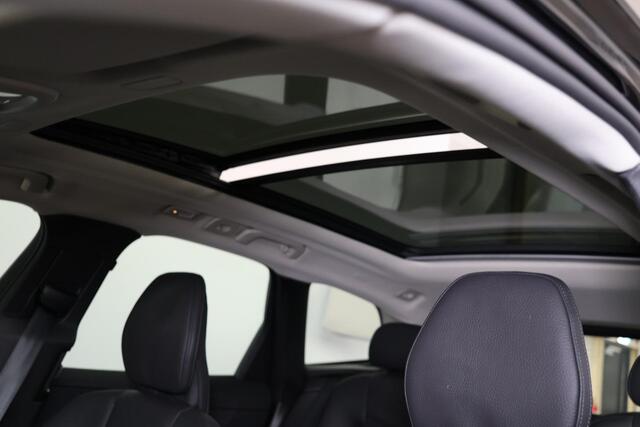 Volvo XC60 T6 Recharge AWD Ultra Dark - Panorama/schuifdak - IntelliSafe Assist & Surround - 360º Camera - Harman/Kardon audio - Adaptieve LED koplampen - Verwarmde voorstoelen, stuur & achterbank - Parkeersensoren voor & achter - Elektr. bedienb. voorstoelen met ge