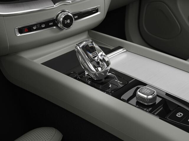 Volvo XC60 T6 Plug-in hybrid AWD Plus | Premium pack | Panoramadak | HUD | Geventileerd leer |