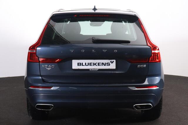 Volvo XC60 B5 Inscription - Panorama/schuifdak - IntelliSafe Assist & Surround - Parkeercamera achter - Verwarmde voorstoelen - Parkeersensoren voor & achter - Elektr. bedienb. bestuurdersstoel met geheugen - Head up display - Elektr. inklapbare trekhaak - 19' LMV