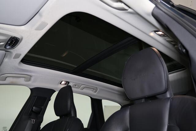 Volvo XC60 B5 Inscription - Panorama/schuifdak - IntelliSafe Assist & Surround - Parkeercamera achter - Verwarmde voorstoelen - Parkeersensoren voor & achter - Elektr. bedienb. bestuurdersstoel met geheugen - Head up display - Elektr. inklapbare trekhaak - 19' LMV