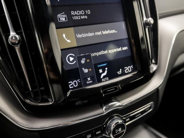 Volvo XC60 2.0 T8 Twin Engine AWD Inscription 391Pk Automaat (PANORAMADAK, APPLE CARPLAY, HARMAN/KARDON, MEMORY SEATS, ZWART HEMEL, STOELVERWARMING VOOR/ACHTER, LUXE LEDER, TREKHAAK, CAMERA, STUURWIEL VERWARMD, NIEUWSTAAT)