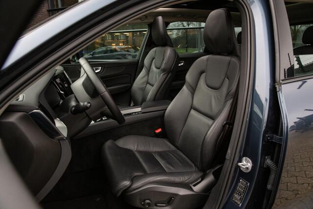 Volvo XC60 2.0 T6 Plug-in hybrid AWD Plus Dark , Panoramadak, Carplay,