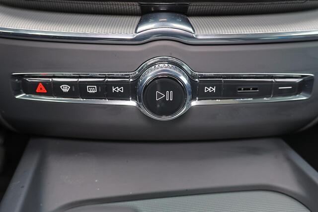 Volvo XC60 T6 Recharge AWD Plus Bright - Panorama/schuifdak - IntelliSafe Assist & Surround - 360º Camera - Harman/Kardon audio - Adaptieve LED koplampen - Verwarmde voorstoelen, stuur & achterbank - Parkeersensoren voor & achter - Elektr. bedienb. voorstoelen met g