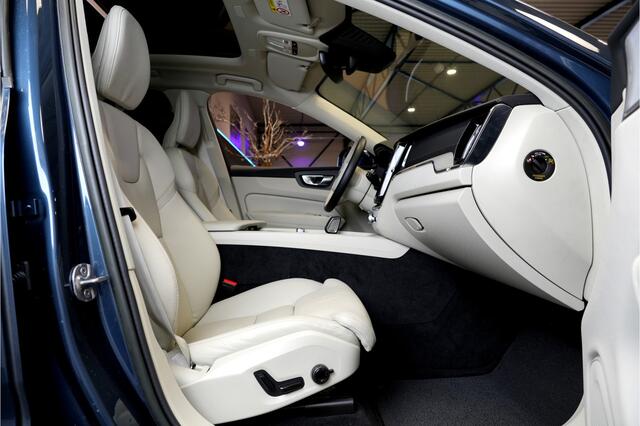 Volvo XC60 2.0 T6 AWD Recharge Long Range 293kW/399pk Aut8 Ultimate Bright LUCHTVERING + BOWERS&WILKINS + EL.TREKHAAK + PANORAMADAK + PILOT ASSIST + ADAPT.CRUISE + LANE ASSIST + STOEL&STUURVERWARMING + CAMERA + HEAD-UP + PD-GLASS + PARKSENSOREN + 20" LM-VELGEN!