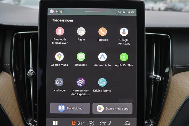 Volvo XC60 T6 Recharge AWD Ultra Dark - Panorama/schuifdak - IntelliSafe Assist & Surround - 360º Camera - Harman/Kardon audio - Adaptieve LED koplampen - Verwarmde voorstoelen, stuur & achterbank - Parkeersensoren voor & achter - Elektr. bedienb. voorstoelen met ge