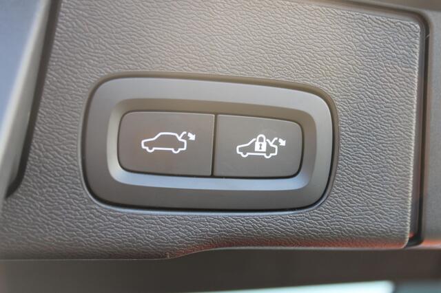 Volvo XC60 T6 Plug-in hybrid 350PK AWD Plus Dark Lederen bekleding / Cruise Control / Panoramisch schuif-kanteldak / Google infotainment incl navigatie / Elektrisch bedienbare voorstoelen met geheugen