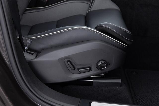 Volvo XC60 2.0 T8 Plug-in hybrid AWD Ultimate Dark | PANORAMADAK | harman/kardon | 360 Camera | LUCHTVERING