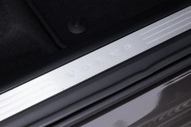 Volvo XC60 2.0 T8 Plug-in hybrid AWD Ultimate Dark | PANORAMADAK | harman/kardon | 360 Camera | LUCHTVERING