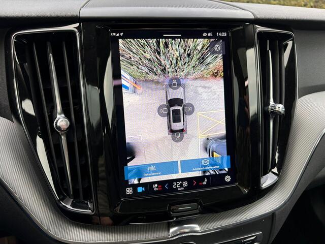 Volvo XC60 2.0 T6 Plug-in hybrid AWD Plus Dark | Panoramadak | 360 Camera | Stoel & Stuur Verwarming | Trekhaak |