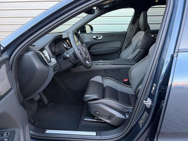 Volvo XC60 2.0 T6 Plug-in hybrid AWD Plus Black Edition / Nieuw uit voorraad / 21" Glossy Black / head-up display / elektrisch glazen panorama-dak /