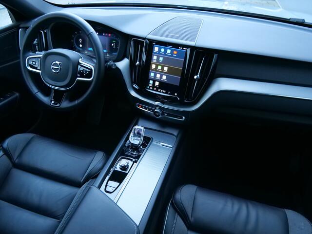 Volvo XC60 2.0 T6 Plug-in hybrid AWD Plus Dark 350 Pk Automaat Navi / Leer / Pano-dak / DAB / Apple Carplay / Harman Kardon