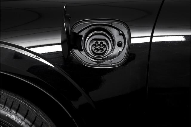 Volvo XC60 2.0 T6 Plug-in hybrid AWD Plus Black Edition - Facelift MY26 | Lighting Pack | 360 Camera | Dig. Cockpit | Adapt. Cruise | Elek. Klep | Stoel-+Stuurverw. | Harman/Kardon | NAV+App. Connect | ECC | LM 21" | 7432