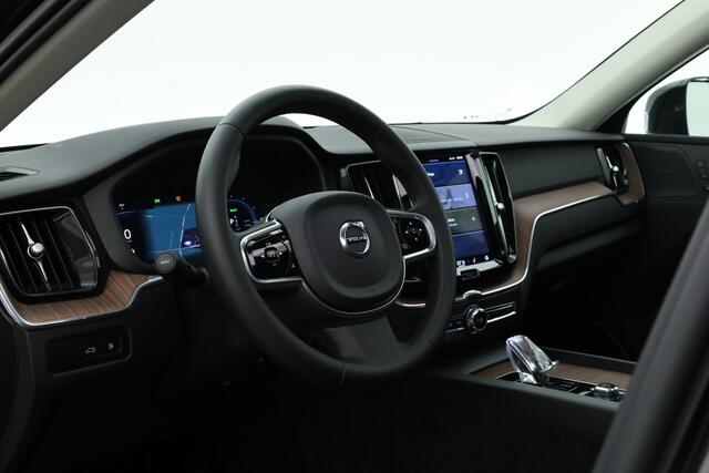 Volvo XC60 2.0 T6 Plug-in hybrid AWD Plus Dark | Luchtvering | Pano | Dig. Cockpit | Nav+App.Connect | Ventilatie | Stuur+Stoelverw. | Leder+Memory | 360*+PDC | Led v