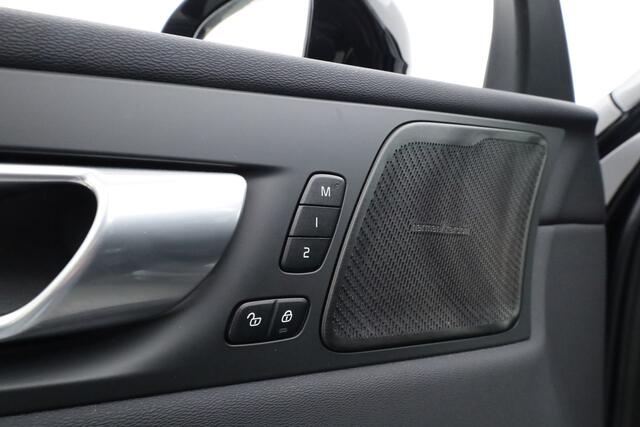 Volvo XC60 2.0 T6 Plug-in hybrid AWD Plus Dark | Luchtvering | Pano | Dig. Cockpit | Nav+App.Connect | Ventilatie | Stuur+Stoelverw. | Leder+Memory | 360*+PDC | Led v