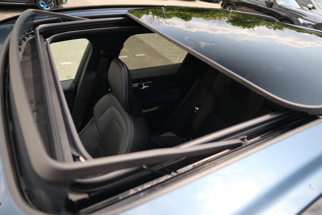 Volvo XC60 2.0 T6 Plug-in hybrid AWD Ultra Dark | 360 Camera | Luchtvering | Head-up display | Schuif / kanteldak |