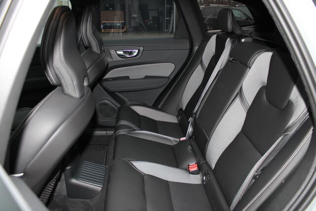 Volvo XC60 T6 Plug-in hybrid AWD Ultra Black Edition | Luchtvering | Sportstoelen | Extra getint glas