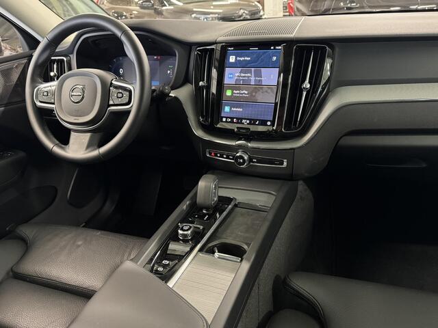 Volvo XC60 2.0 T8 Plug-in hybrid AWD Plus Dark | Pano | Navi | Stoel / Stuurwiel Verwarmd | Camera | ACC | Clima | Lm velgen ( Vestiging - Nieuwegein )