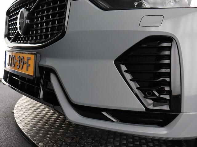 Volvo XC60 2.0 T6 Plug-in hybrid AWD Plus Dark (Pano / 360 Cam / H&K / Winterpakket)