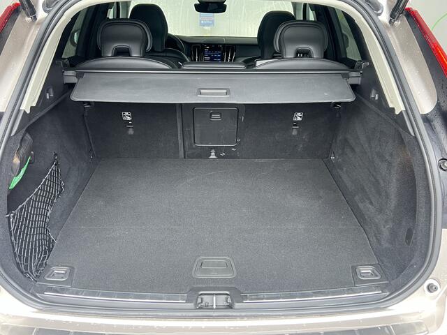 Volvo XC60 2.0 T6 Plug-in hybrid 350 pk AWD Plus Dark Navigatie Panoramadak Standkachel Elek Comfortstoelen Harman Kardon Leder Stoelverwarming v+a Camera Carplay 20 Inch Velgen Extra Getint Glas Long Range Bright Dusk Metallic 1e Eigenaar