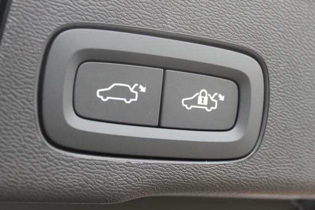 Volvo XC60 T8 455PK Automaat AWD Ultra Black Edition 360 graden camera / Head-up display / Panoramisch schuif-kanteldak / 21" lichtmetalen velgen / Extra getinte ramen vanaf de B-stijl