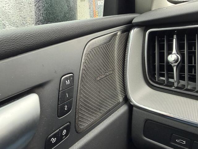 Volvo XC60 2.0 T6 Plug-in hybrid AWD Dark | Pano | Trekhaak | 360 Camera | Harman & Kardon | Leder |