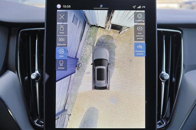 Volvo XC60 T8 Recharge AWD Plus Black Edition - IntelliSafe Assist & Surround - 360º Camera - Harman/Kardon audio - Adaptieve LED koplampen - Verwarmde voorstoelen, stuur & achterbank - Parkeersensoren voor & achter - Elektr. bedienb. voorstoelen met geheugen - Draa