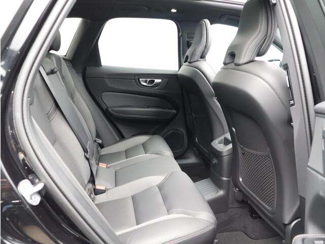 Volvo XC60 2.0 T6 Plug-in hybrid AWD Plus Black Edition / Trekhaak / Pano. Dak / 360 camera / Stoel-, stuurwiel- & achterbankverwarming / Elektr. stoelverstelling / BLIS