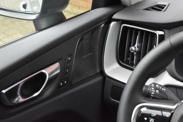 Volvo XC60 T6 350PK Plug-in hybrid AWD Plus Dark | Trekhaak | Lighting |