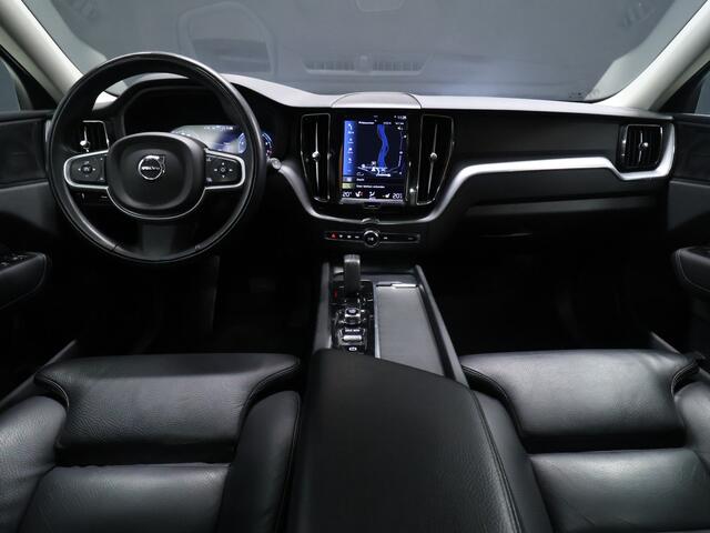 Volvo XC60 2.0 B5 Momentum Exclusive [TREKHAAK, SCHUIFKANTELDAK, MEMORY SEATS, ADAPTIVE CRUISE CONTROL, APPLE CARPLAY, ANDROID AUTO, HARMAN/KARDON, HUD, 360 CAMERA, NIEUWSTAAT]