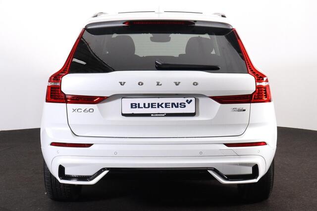 Volvo XC60 T6 Recharge AWD Plus Dark - Panorama/schuifdak - IntelliSafe Assist & Surround - 360º Camera - Verwarmde voorstoelen, stuur & achterbank - Parkeersensoren voor & achter - Elektr. bedienb. voorstoelen met geheugen - Head up display - Draadloze tel. lader -