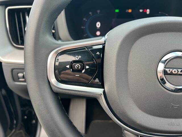 Volvo XC60 T6 AWD HYBRID R DESIGN PANO HK TREKHAAK HUD 22 INCH