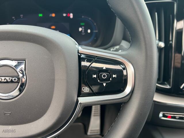 Volvo XC60 T6 AWD HYBRID R DESIGN PANO HK TREKHAAK HUD 22 INCH