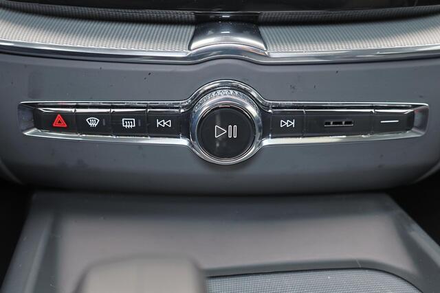 Volvo XC60 T6 Recharge AWD Plus Dark - Panorama/schuifdak - IntelliSafe Assist & Surround - 360º Camera - Verwarmde voorstoelen, stuur & achterbank - Parkeersensoren voor & achter - Elektr. bedienb. voorstoelen met geheugen - Draadloze tel. lader - Elektr. inklapbar