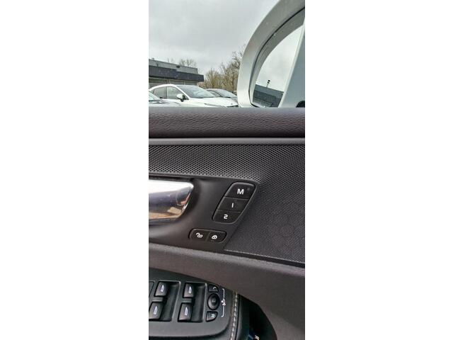 Volvo XC60 2.0 T5 AWD R-Design | Stoelverwarming V+A | Stuurverwarming | Adaptieve cruise | Standkachel | Volvo on Call | BLIS | Keyless entry/start | Apple carplay/android auto | 360° camera |