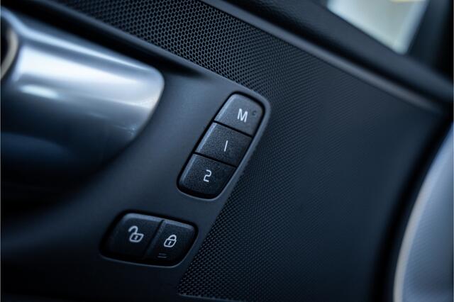 Volvo XC60 2.0 T6 Plug-in hybrid AWD Plus Black Edition**TREKHAAK**